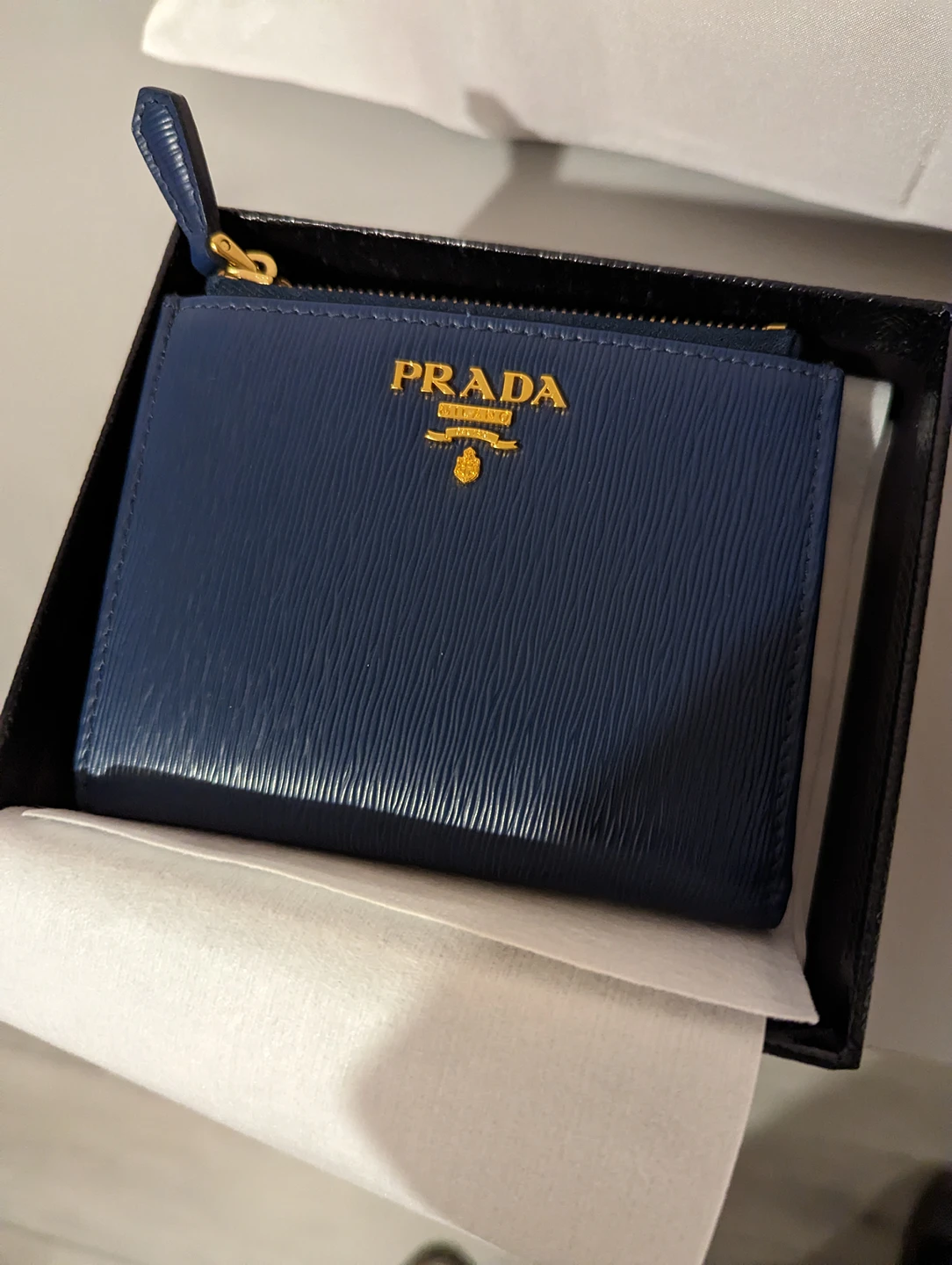 prada wallet
