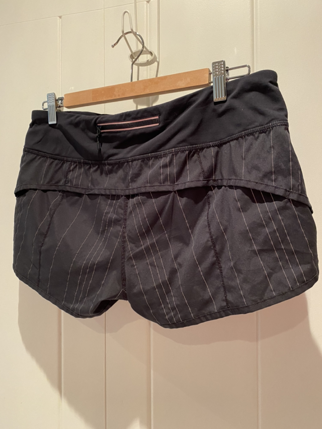 Lululemon low rise running shorts image indicator(2)