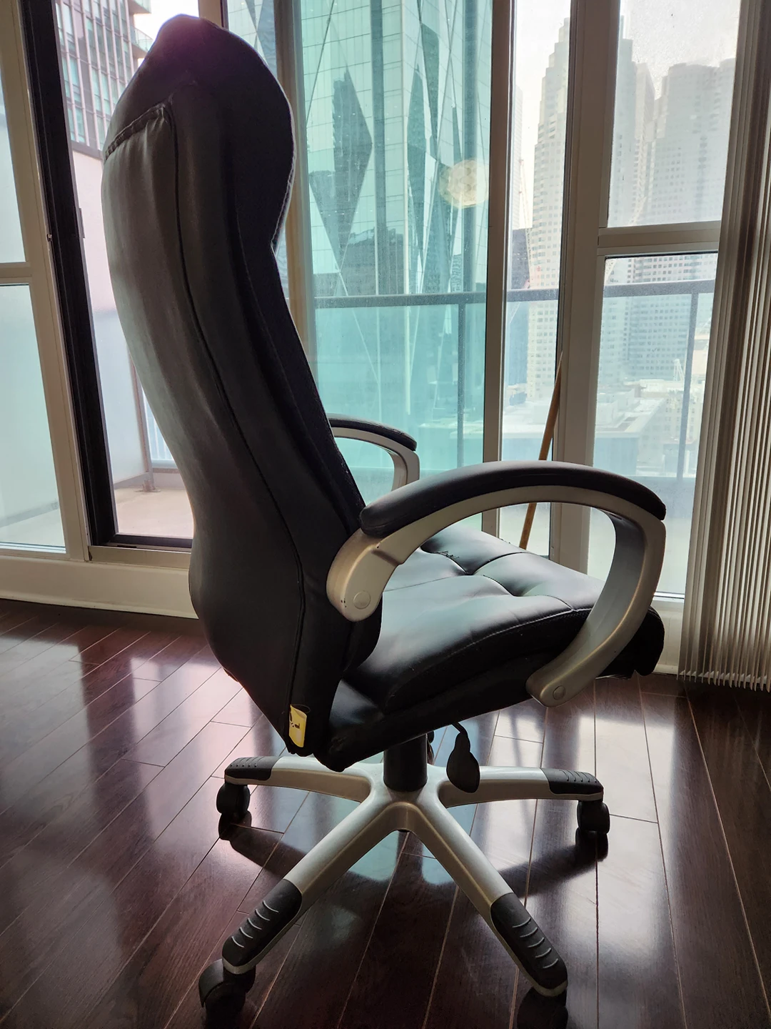Black Office Chair - Swivel - photo 4