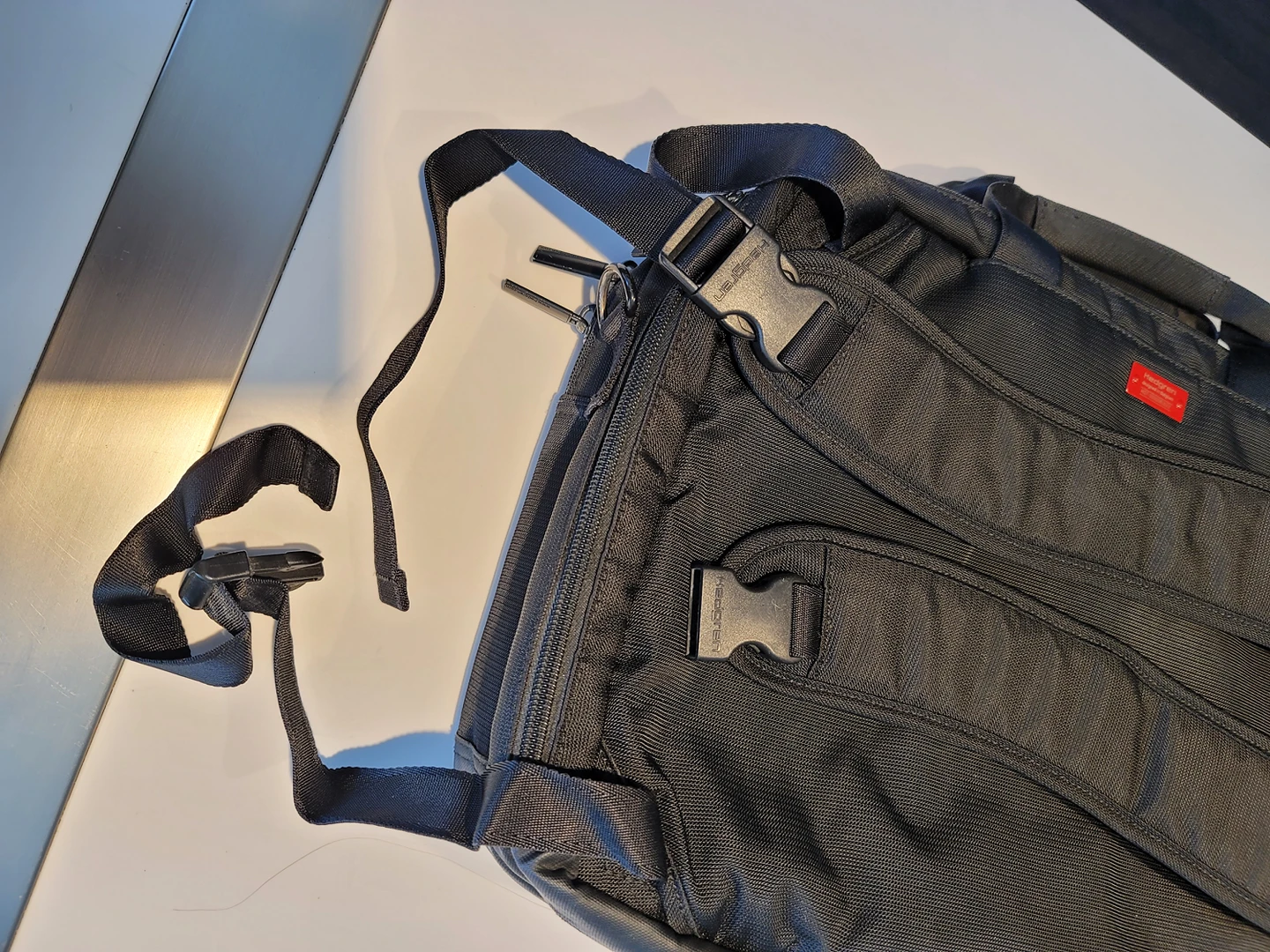 Hedgren 3-in-1 convertible business/15" laptop travel bag image indicator(6)