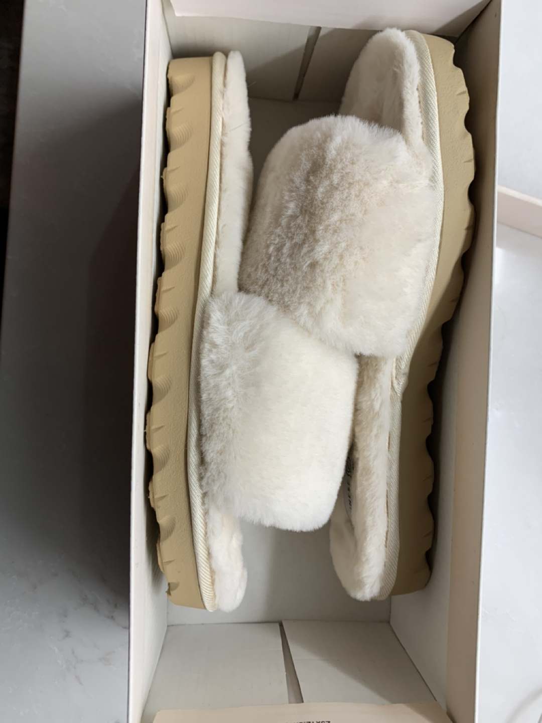 Brand new in box sz 7 faux fur slippers thumbnail