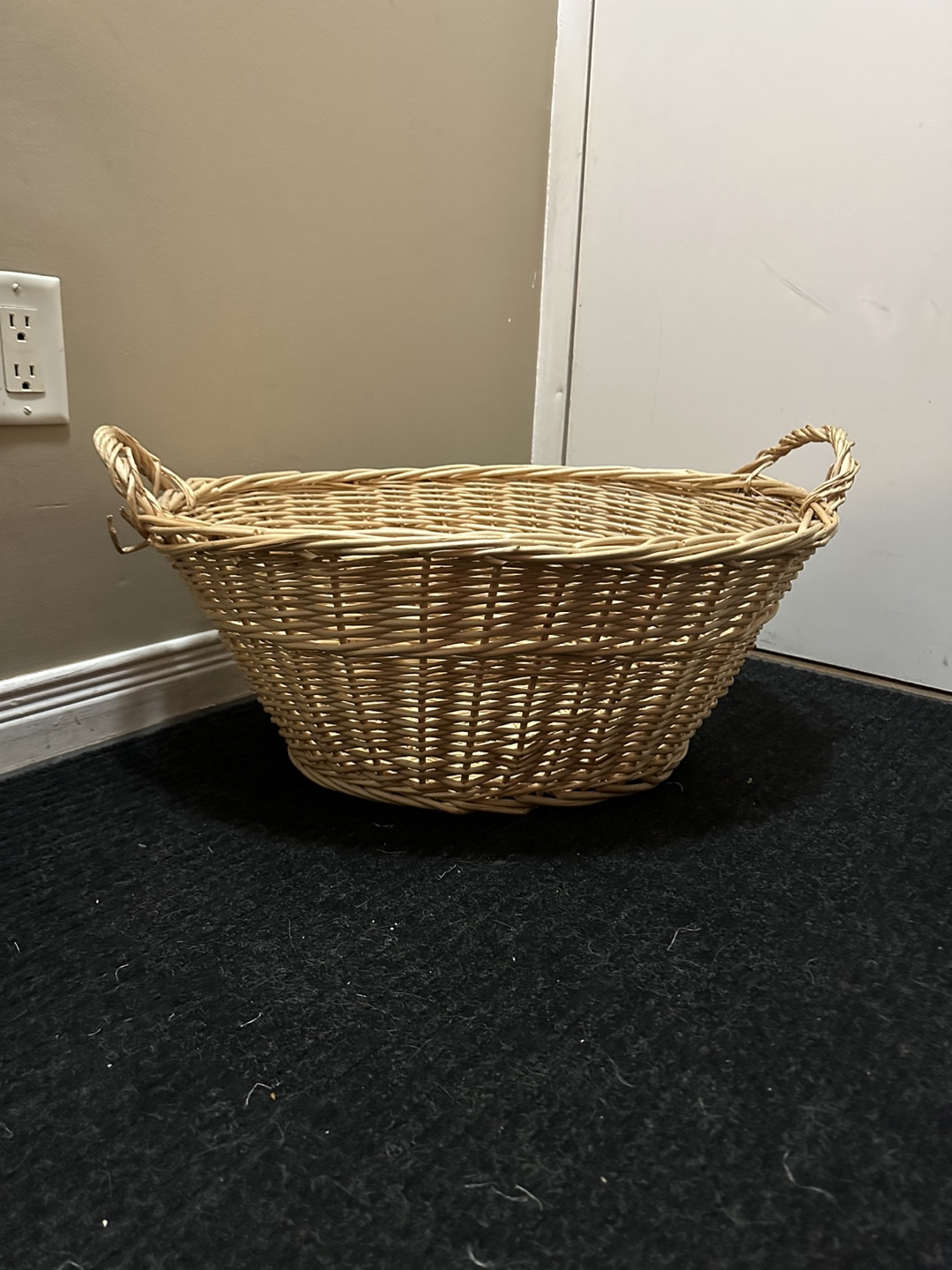 Wicker Laundry Basket image indicator(3)