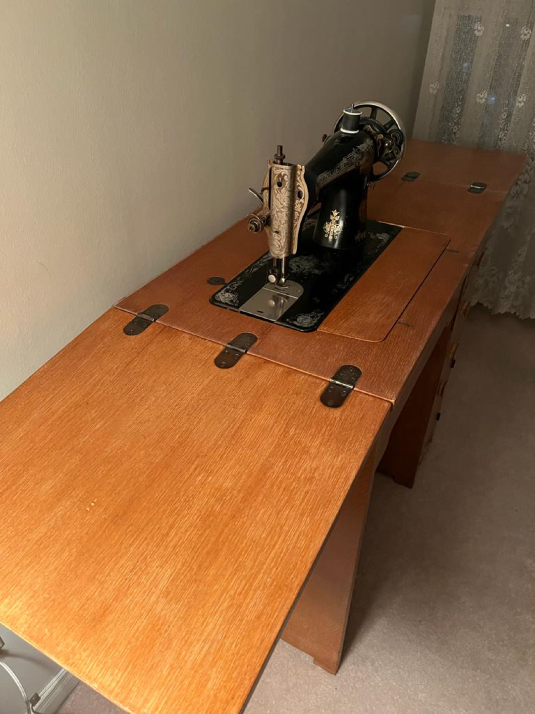 Vintage Singer Sewing Machine - photo 4