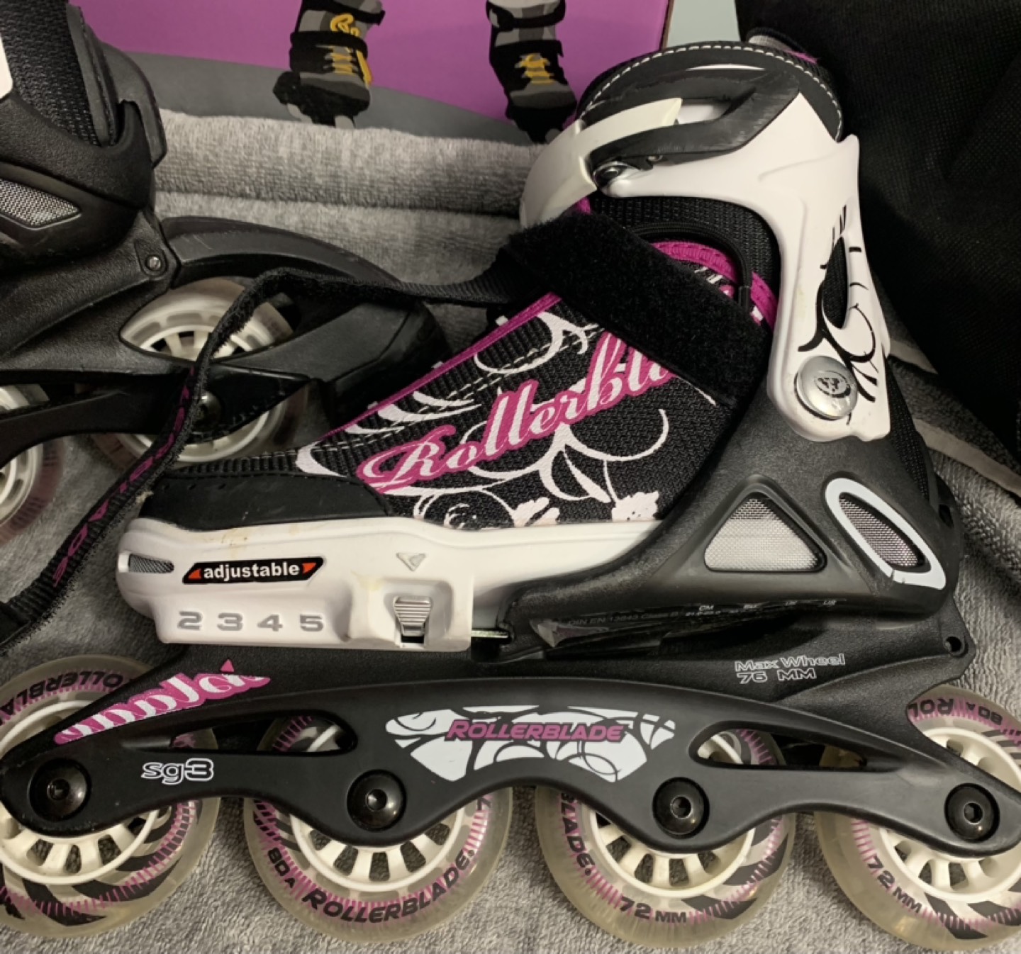 Rollerblade set (skates, knee pads, wrist guards, elbow pads)