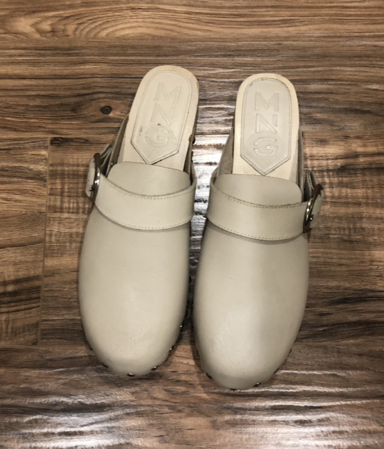 Mango clogs image indicator(6)