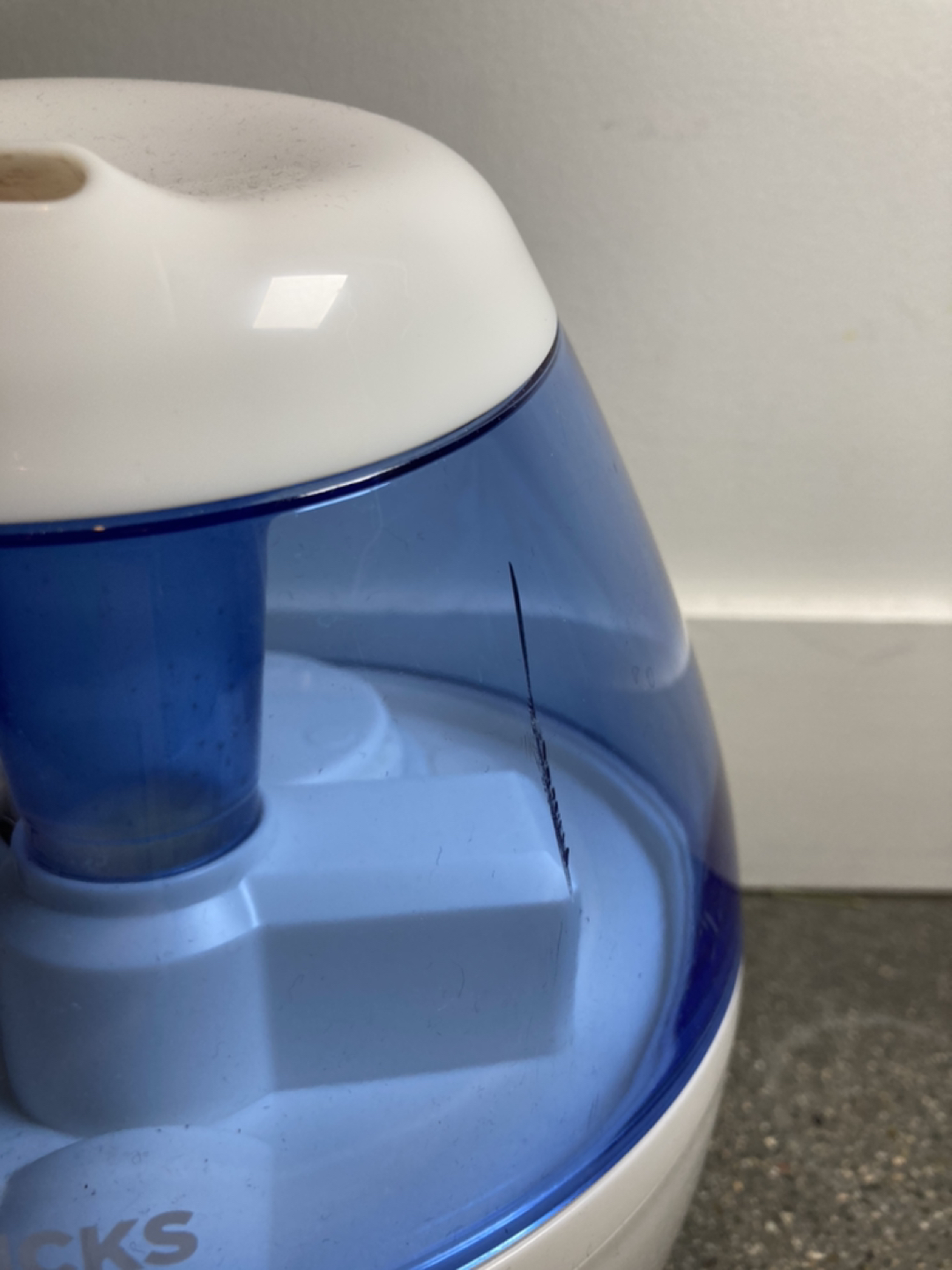 Vicks VUL520WC Filter-Free Ultrasonic Cool Mist Humidifier - photo 2