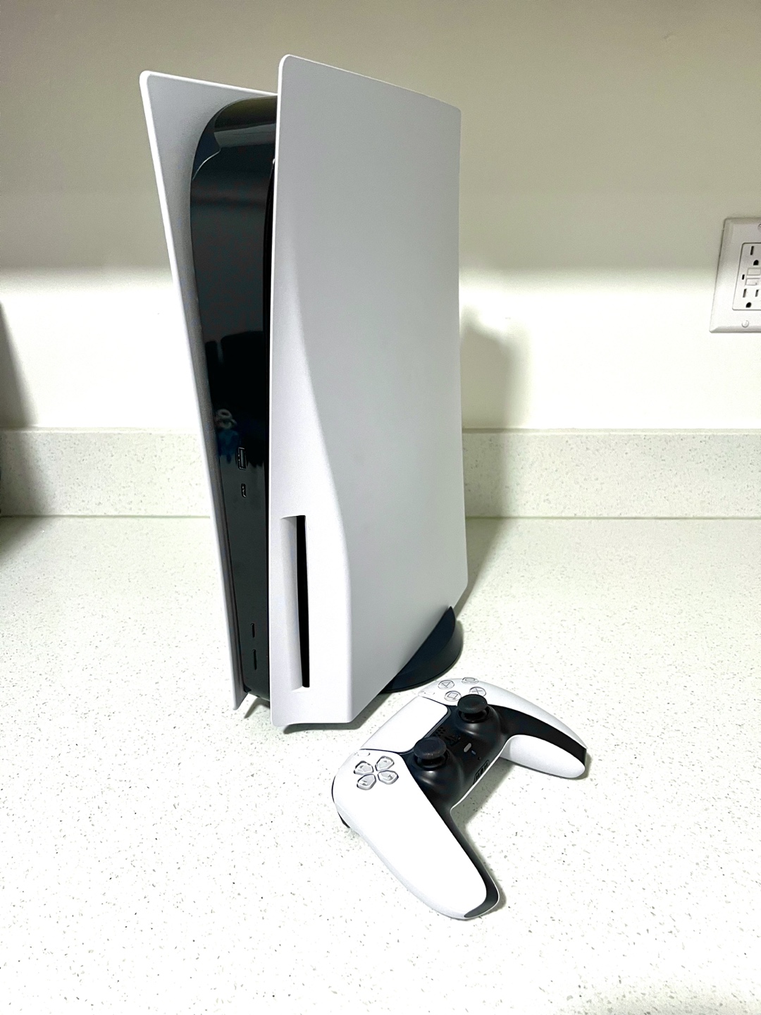 Sony Playstation 5 Console PS5 + Controller + Stand + Cables