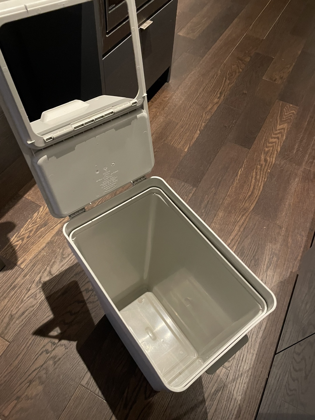 Garbage bin - photo 3