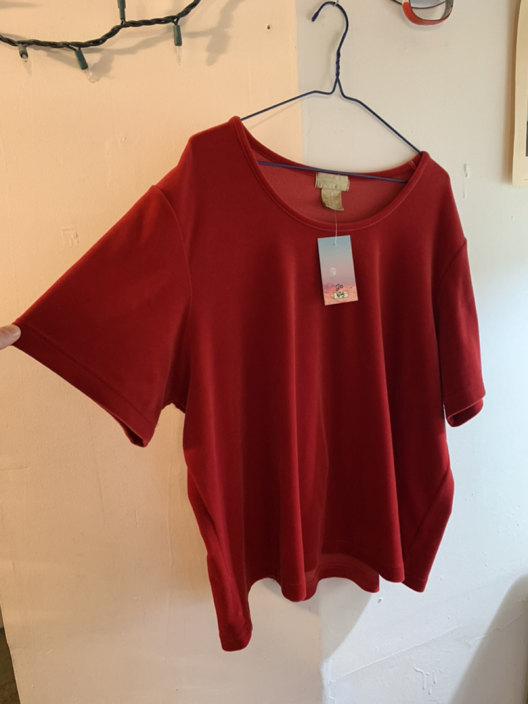 Red velour t-shirt image indicator(2)