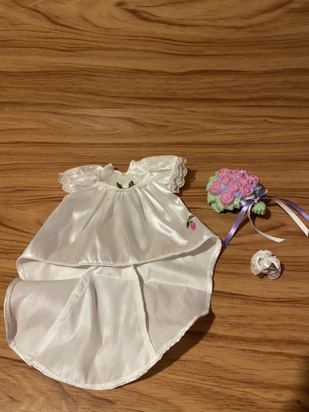 Fisher-Price Briarberry bear wedding dresser and dress set - photo 3