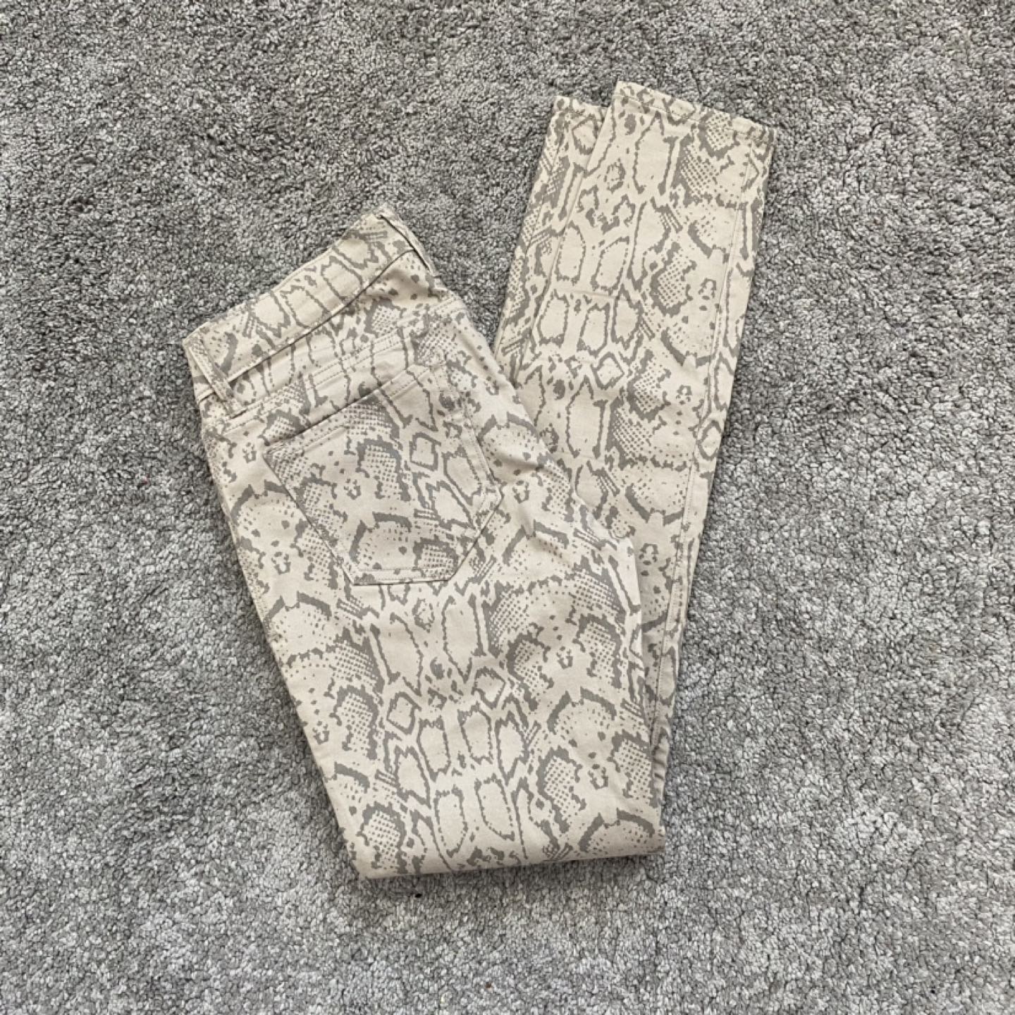 Old Navy Rockstar Jeans size 2 thumbnail