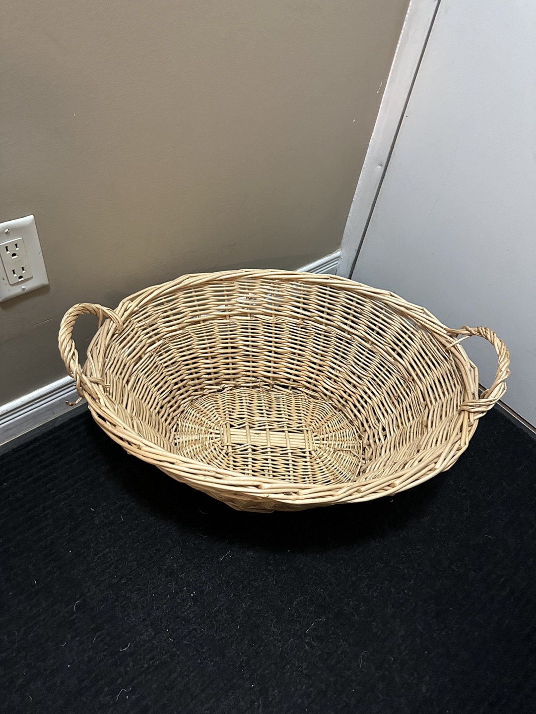 Wicker Laundry Basket image indicator(4)
