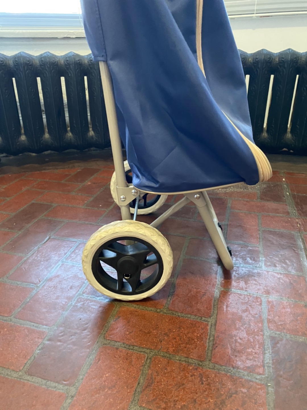 Grocery cart with wheels - photo 4