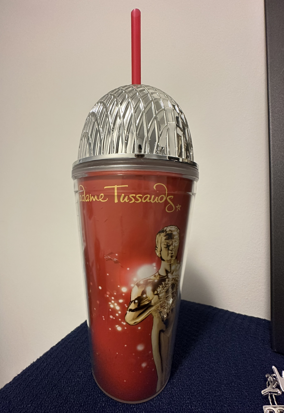Madame Tussauds Original Authentic Souvenir Collectible Item 🥕 - photo 3