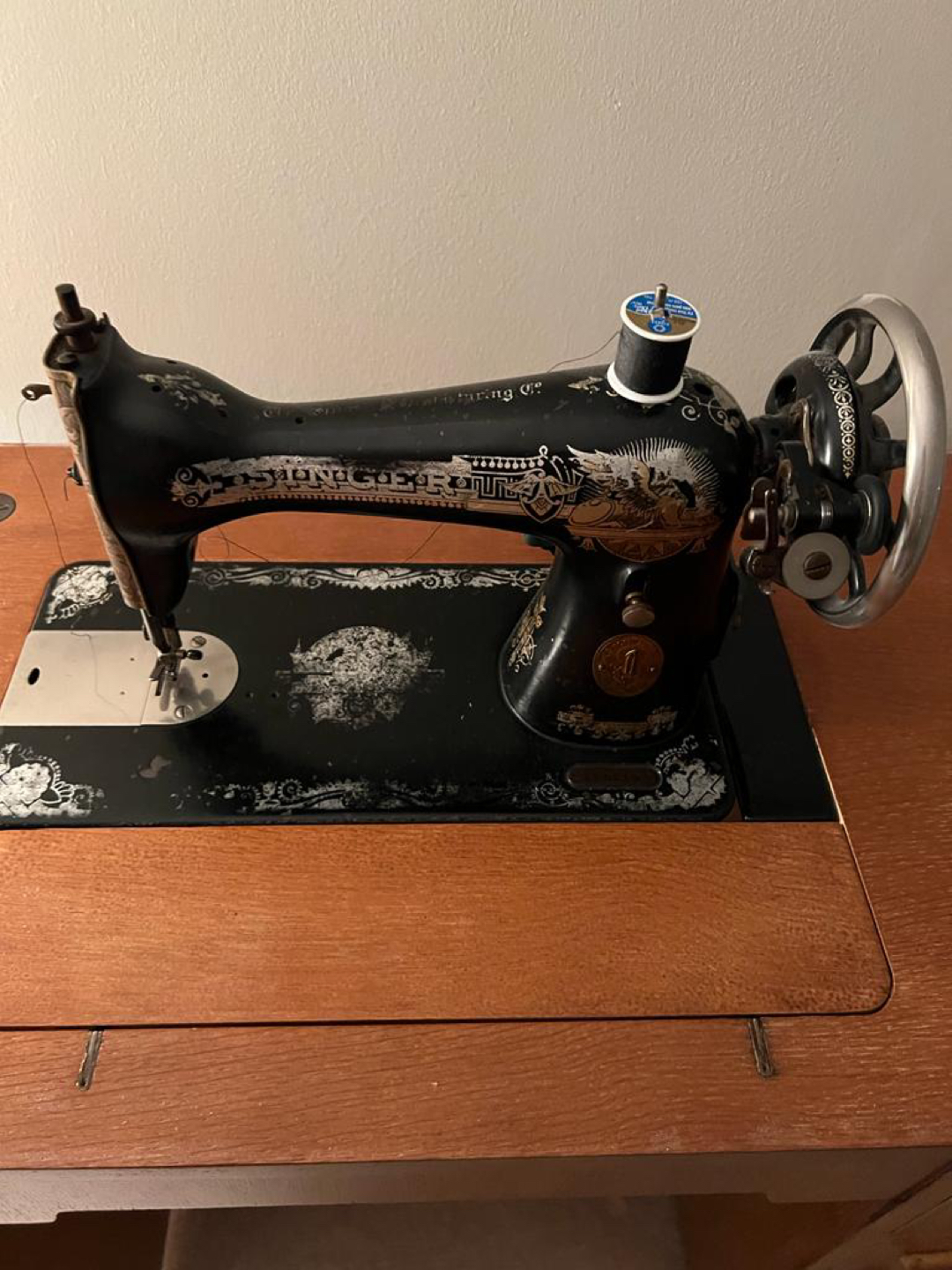 Vintage Singer Sewing Machine - photo 2