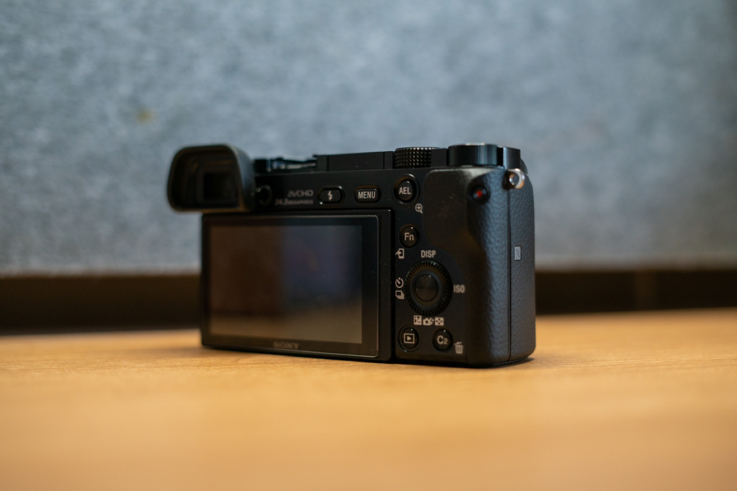 Sony a6000 with 3 Sony Batteries - photo 4