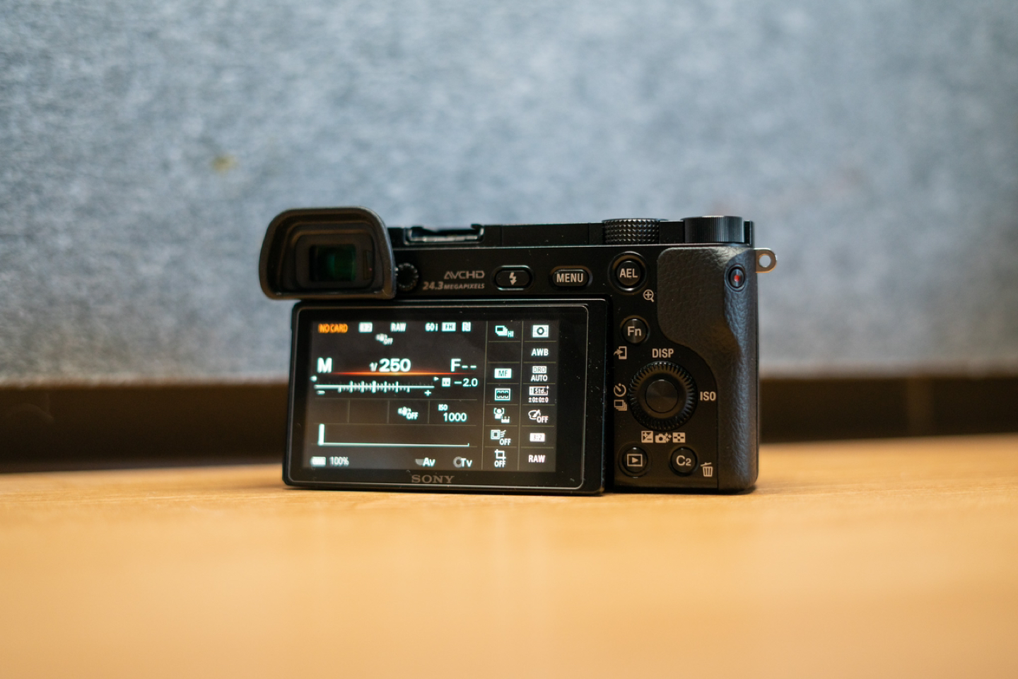 Sony a6000 with 3 Sony Batteries - photo 5