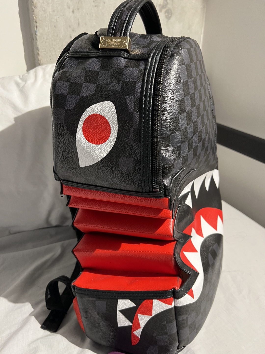 Sprayground backpack image indicator(2)