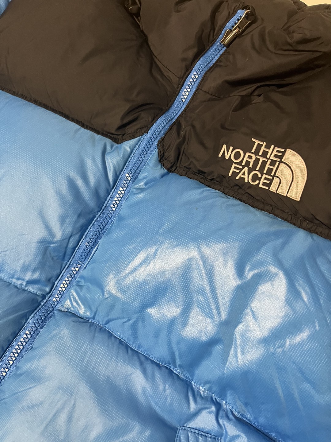The North Face Nuptse image indicator(4)