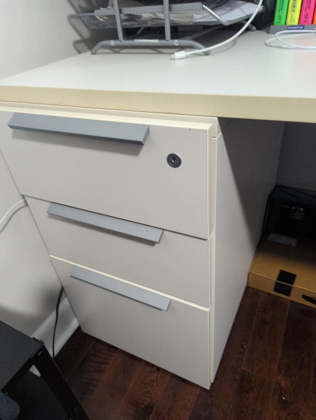 desk & chair - photo 3