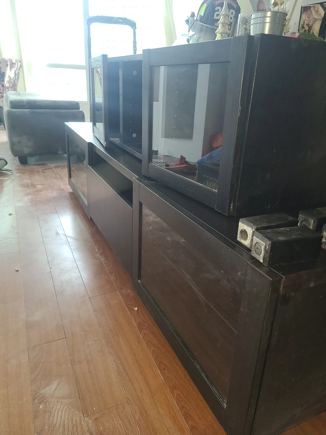 ikea besta tv unit with upper shelf image indicator(4)