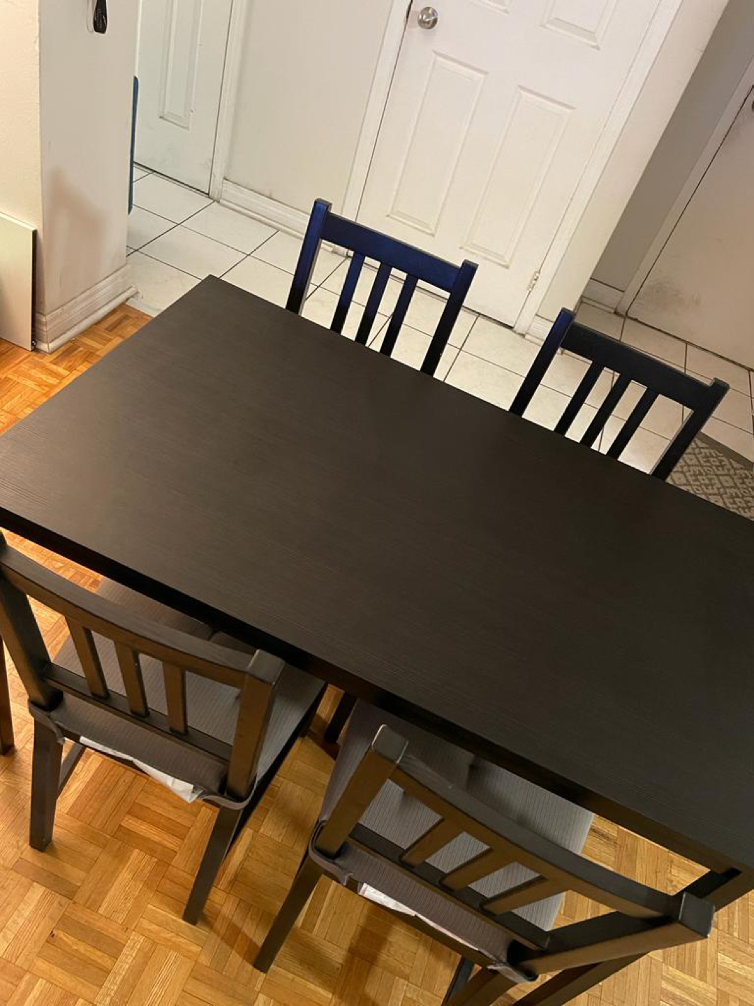 Dining Table with 4 chairs + Seat covers - photo 2