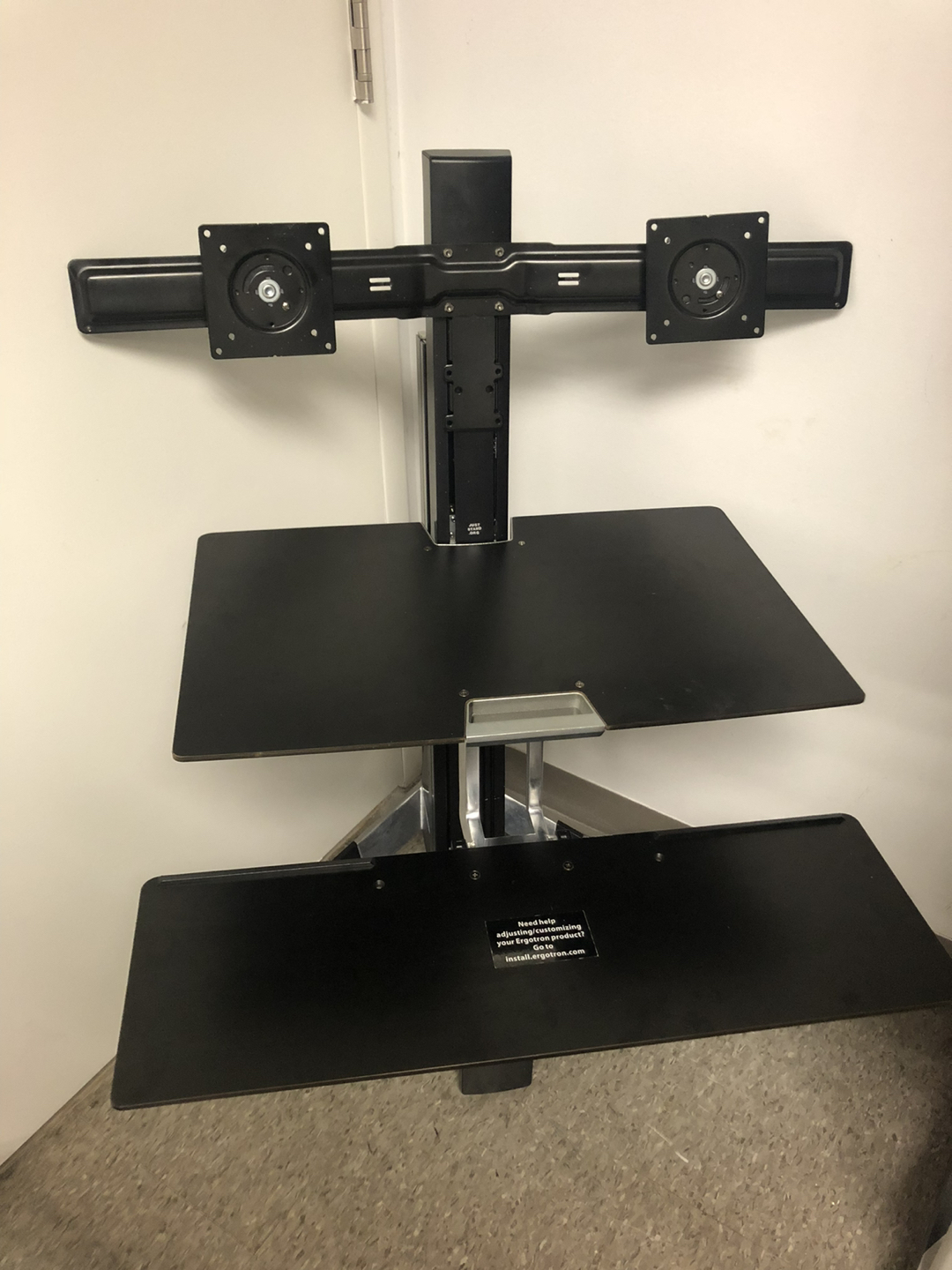 Ergotron WorkFit-S Dual Monitor with Worksurface+ image indicator(3)