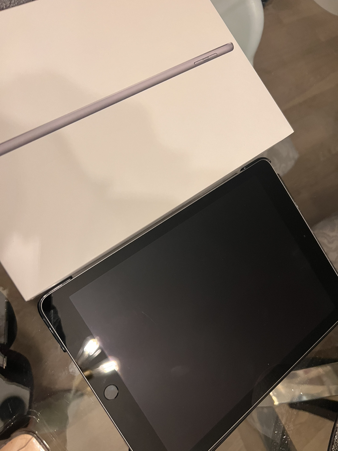 iPad 6 gen wifi + stand + case image indicator(7)