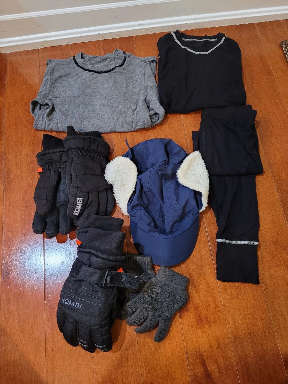 Kids thermal clothes, gloves, and ...... thumbnail