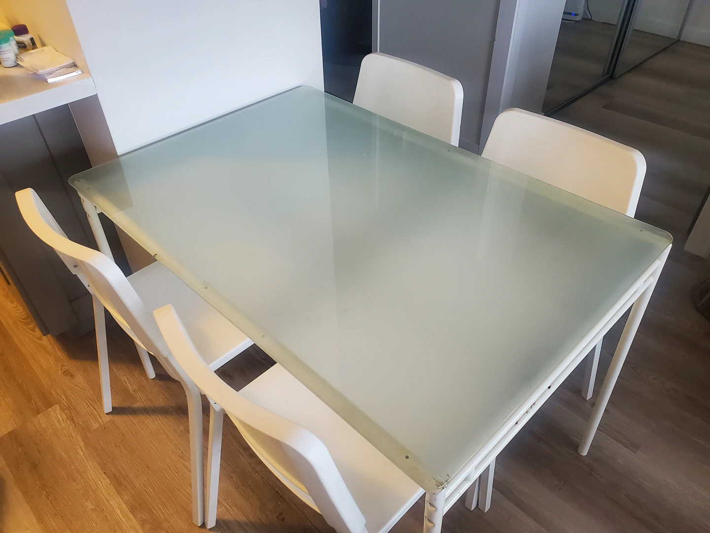 Dining table&4 chairs&3 table clothes