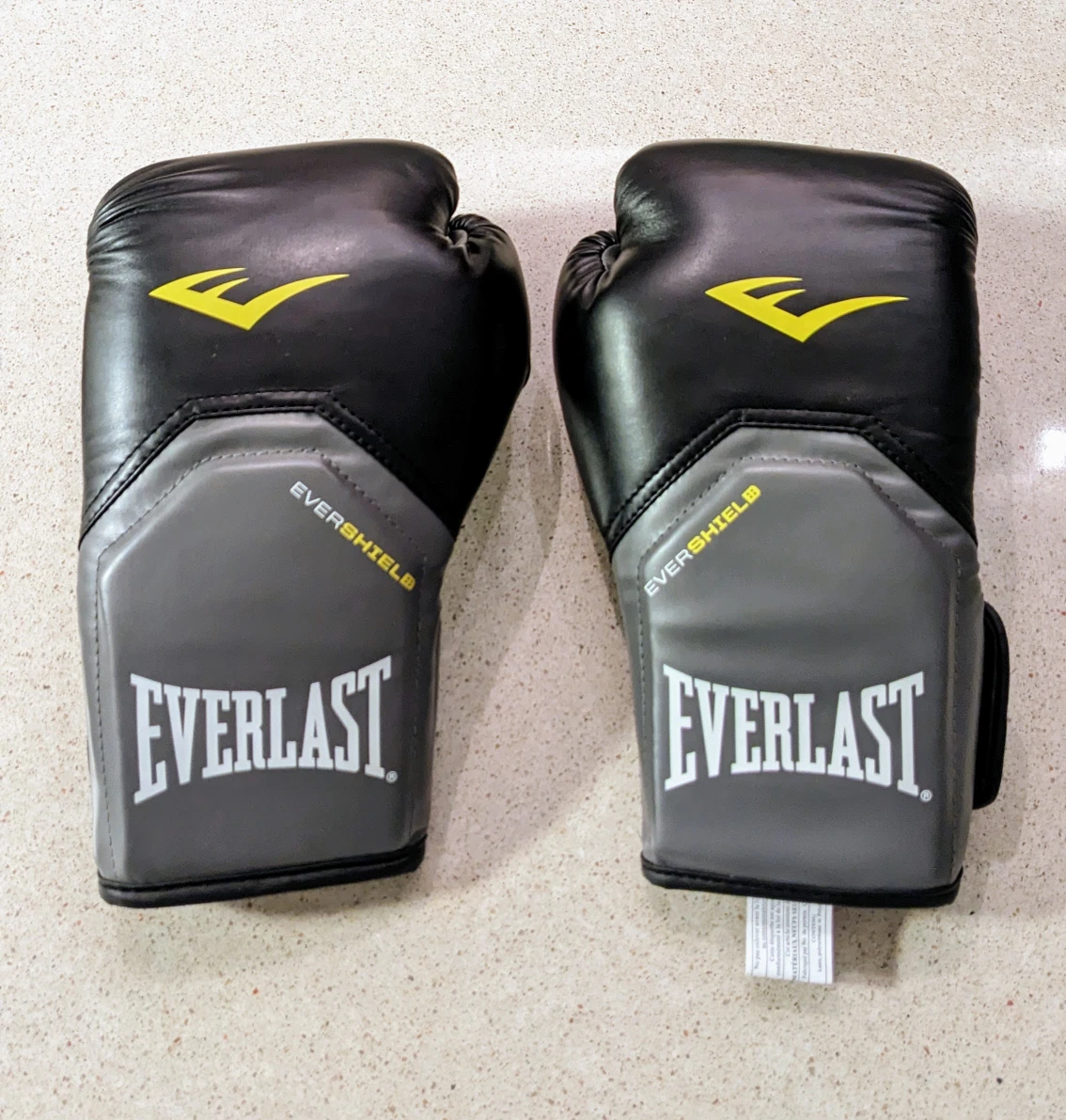 Everlast Pro Style Training Gloves - Black 12 Oz thumbnail