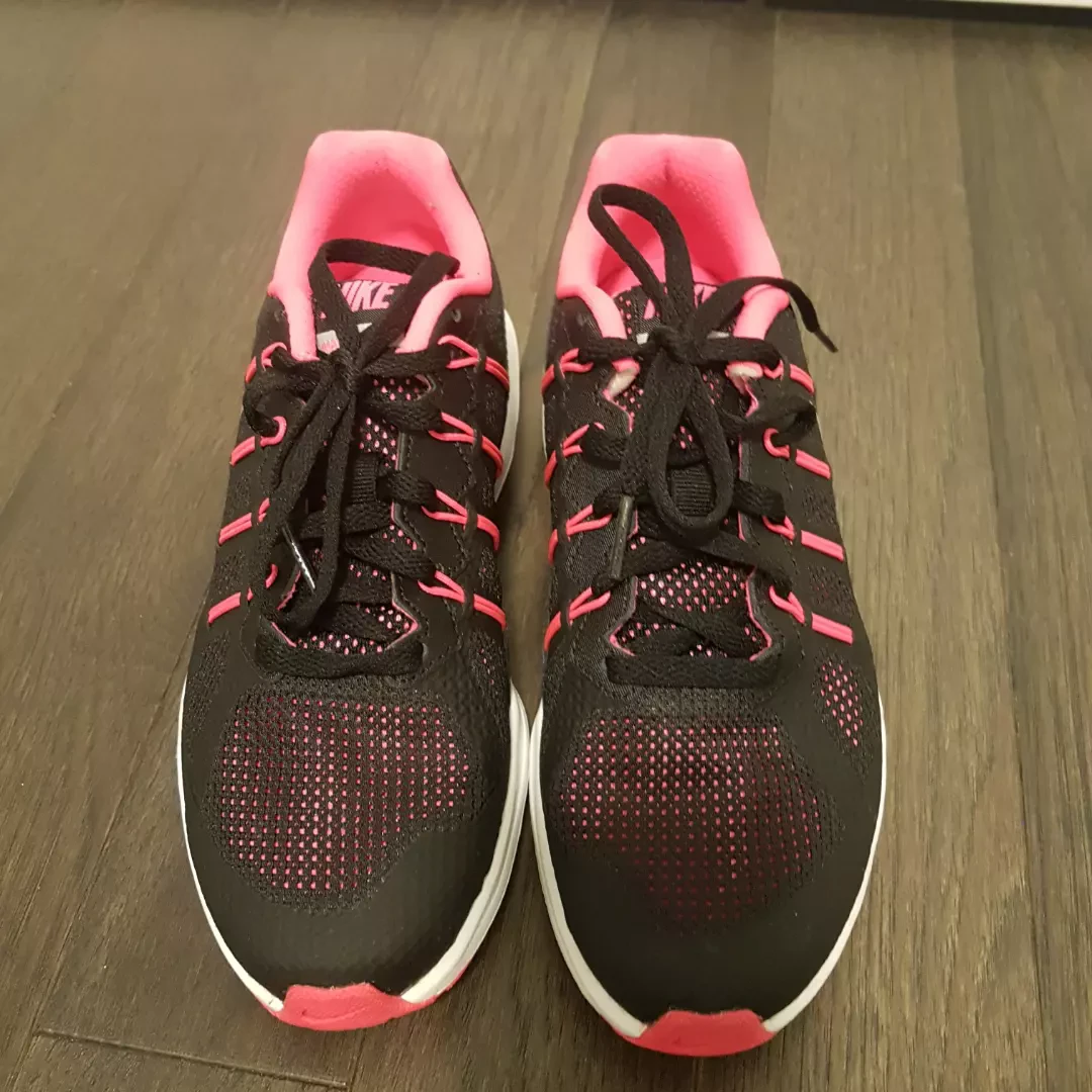 Brand new Nike running shoes image indicator(3)