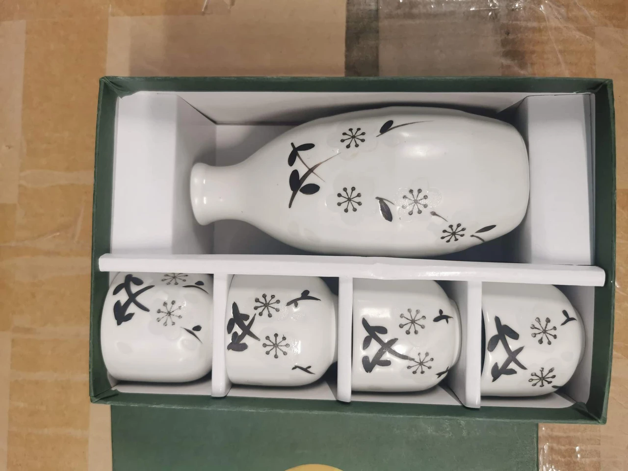 Sake Set - Really cute design, Brand New thumbnail