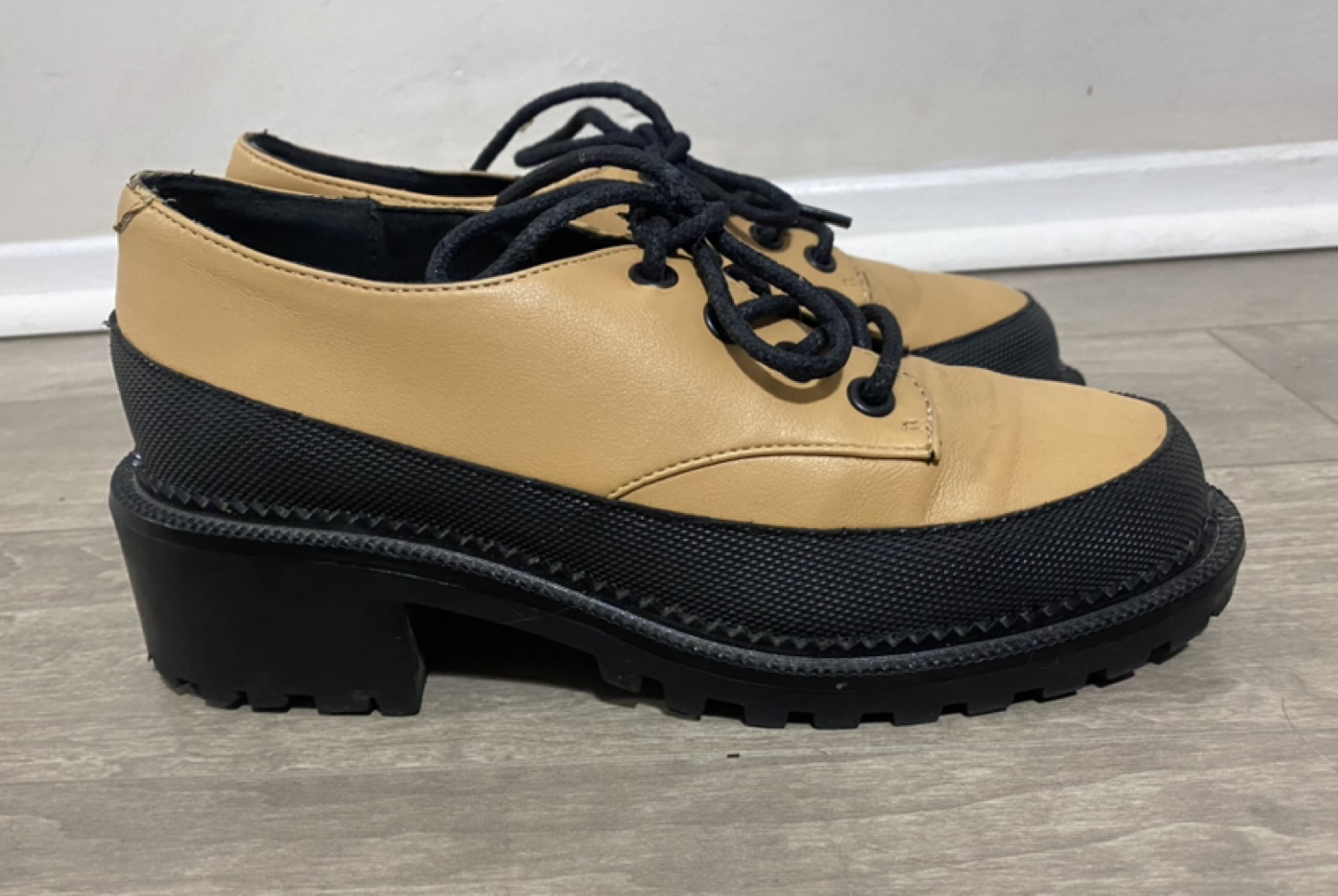 Women’s boots image indicator(2)