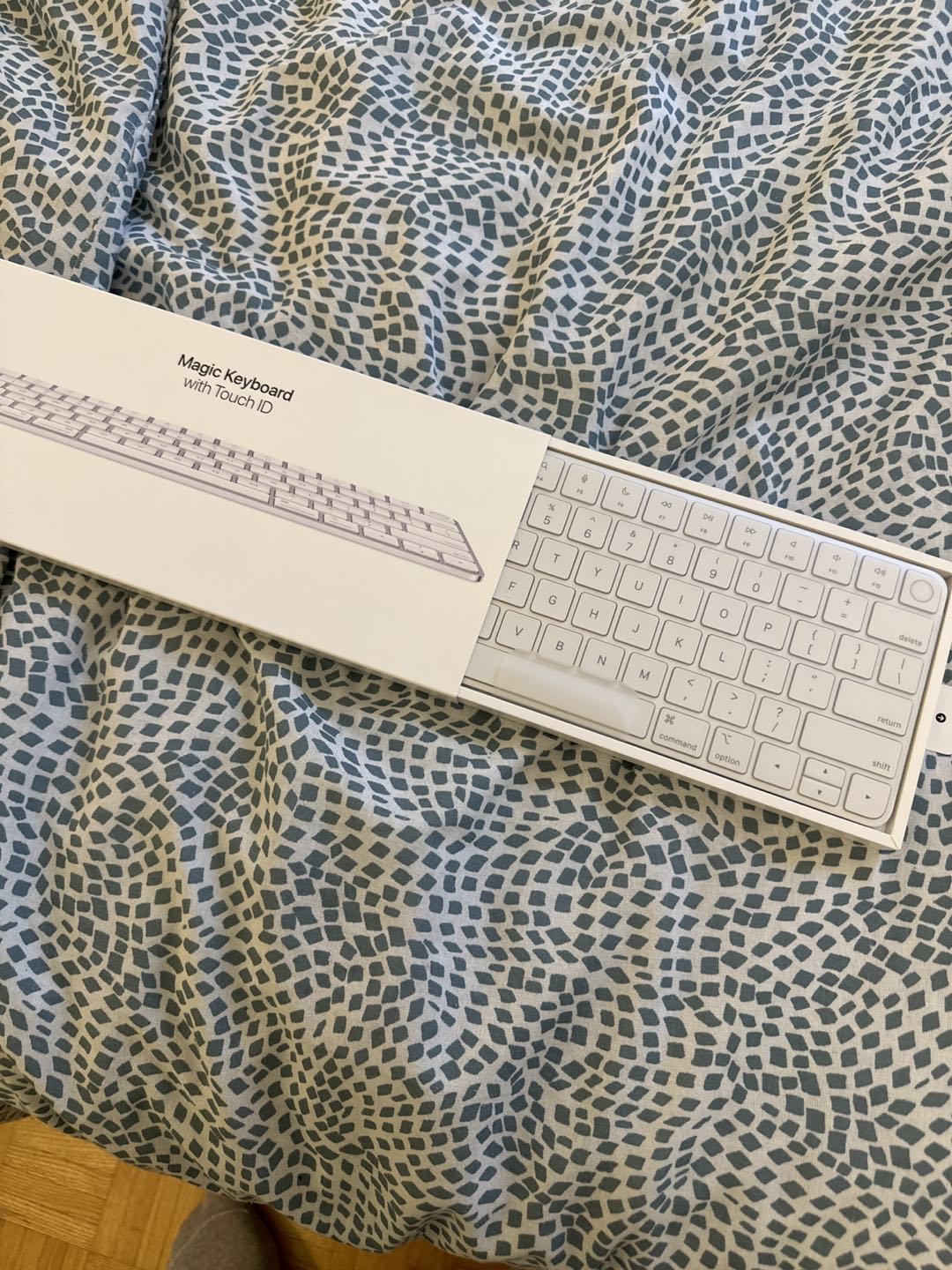 In box Apple Magic Keyboard with Touch ID