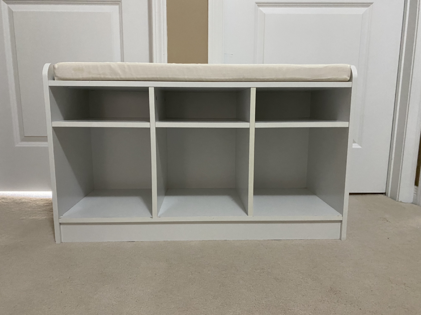 Storage cube with bench