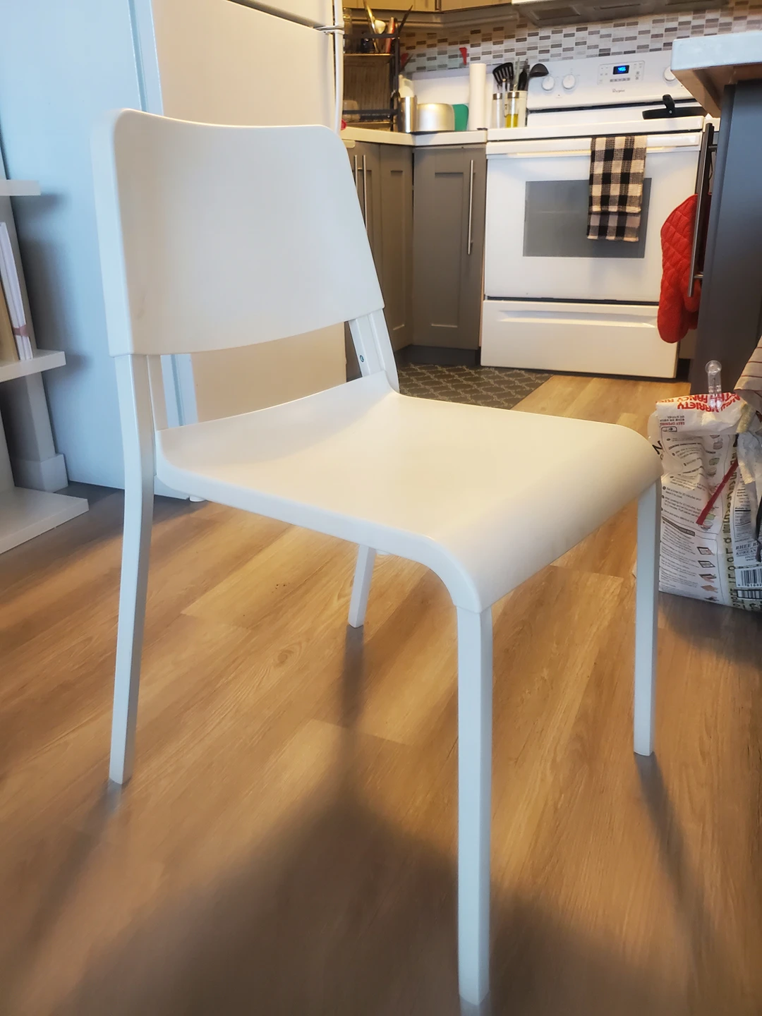 Dining table&4 chairs&3 table clothes - photo 3