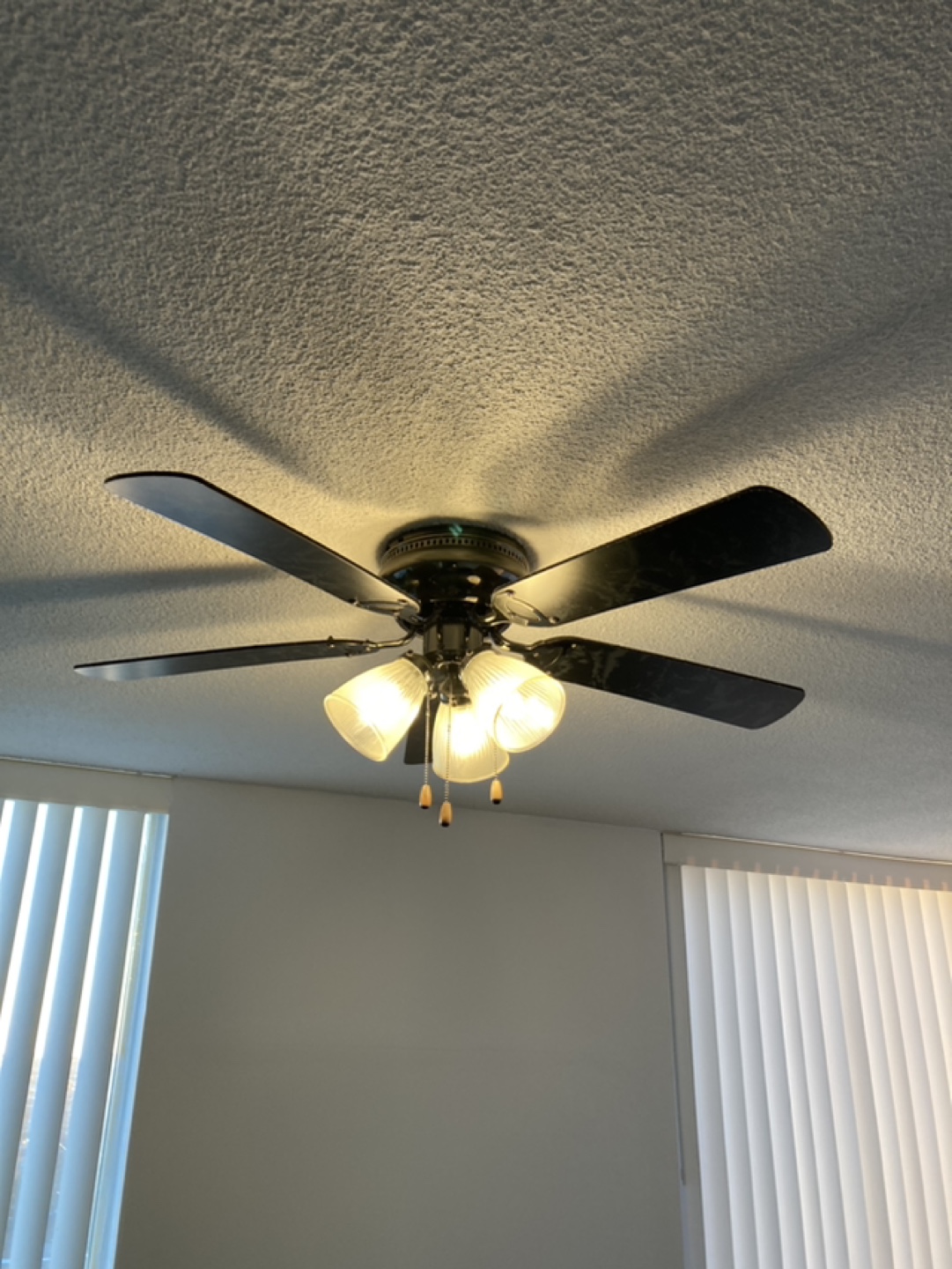 42” Hugger Ceiling Fan With Light - photo 2