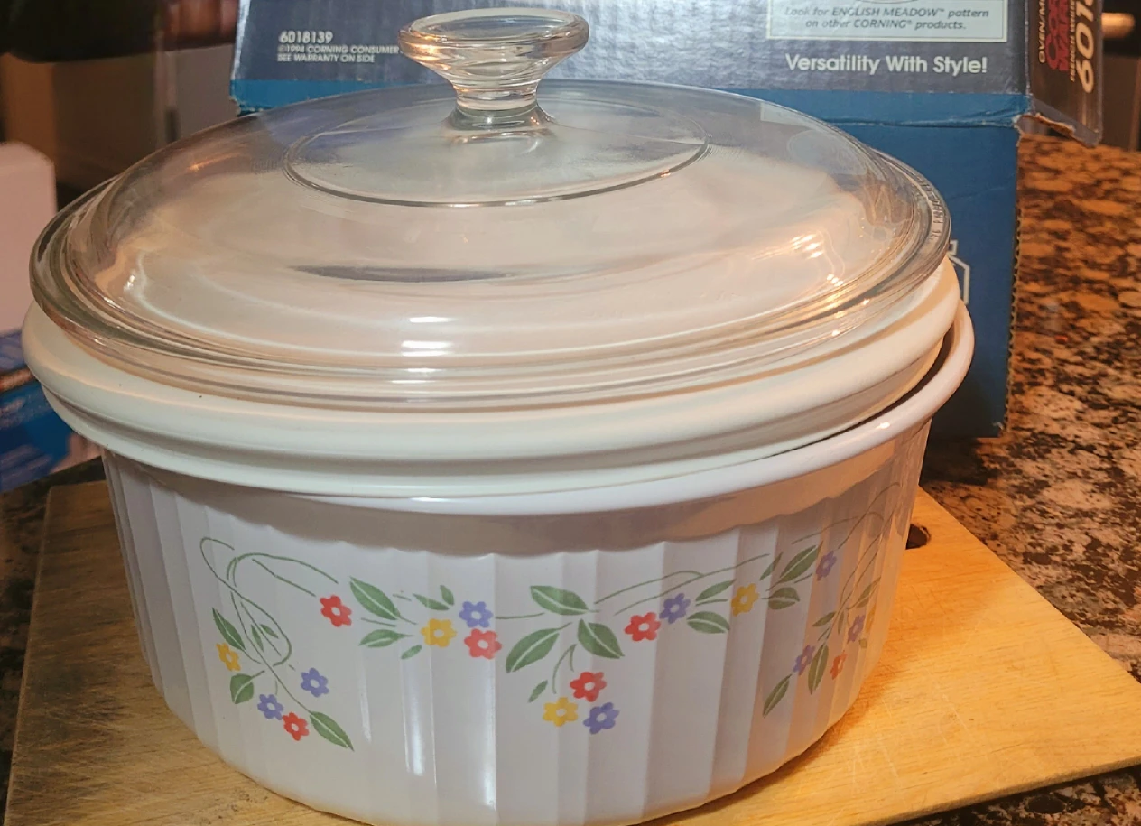 Corningware Casserole Dish - French White 2.5QT Round thumbnail