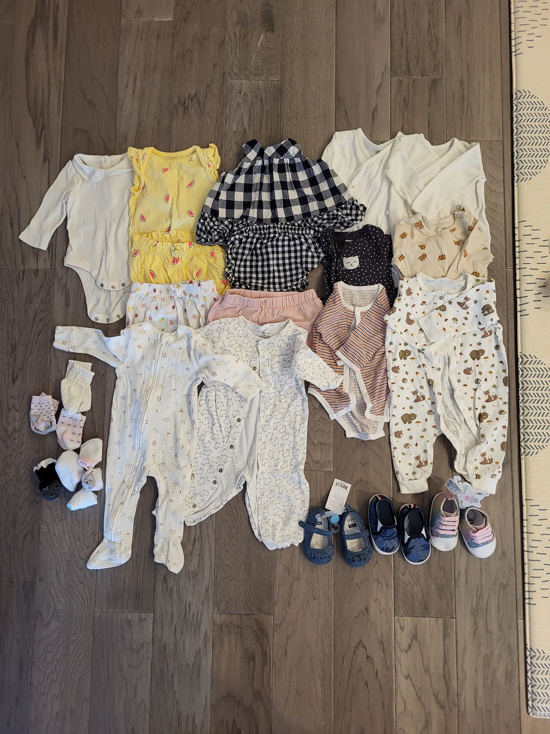 0-6momth baby clothing and shoes and socks new and like new
