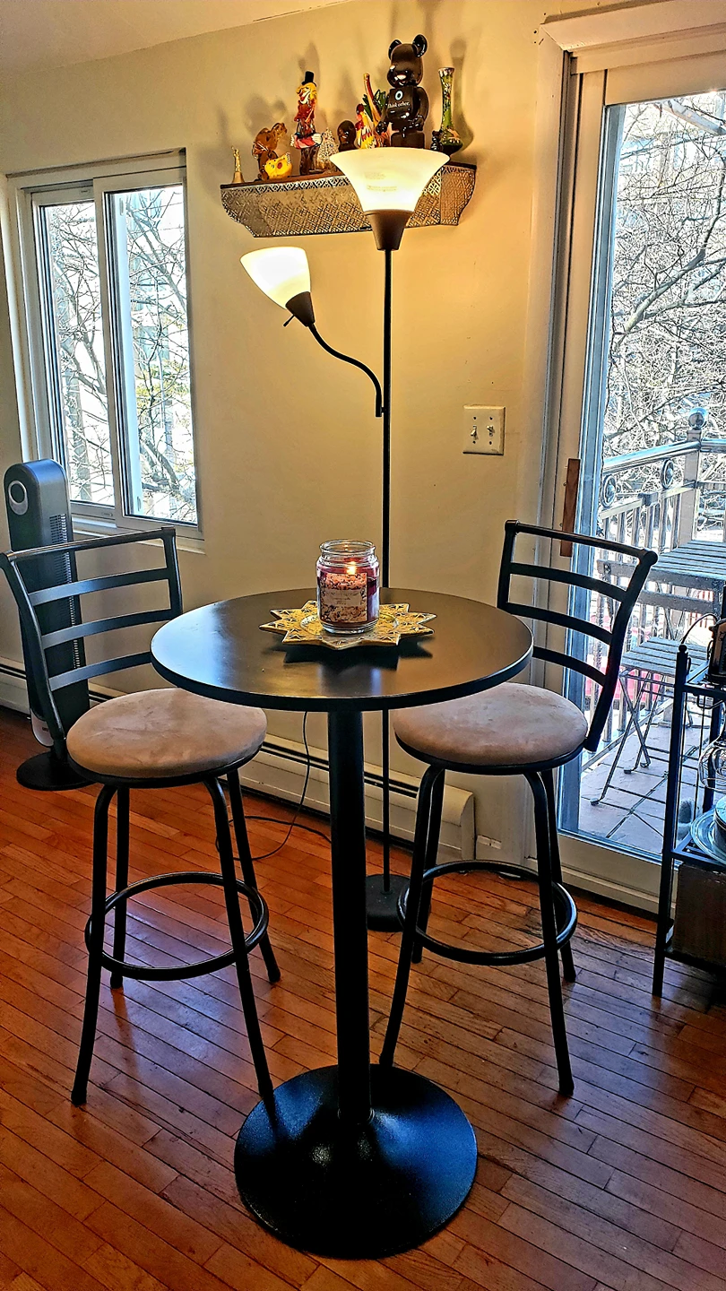 Hight table with two swivel stools
