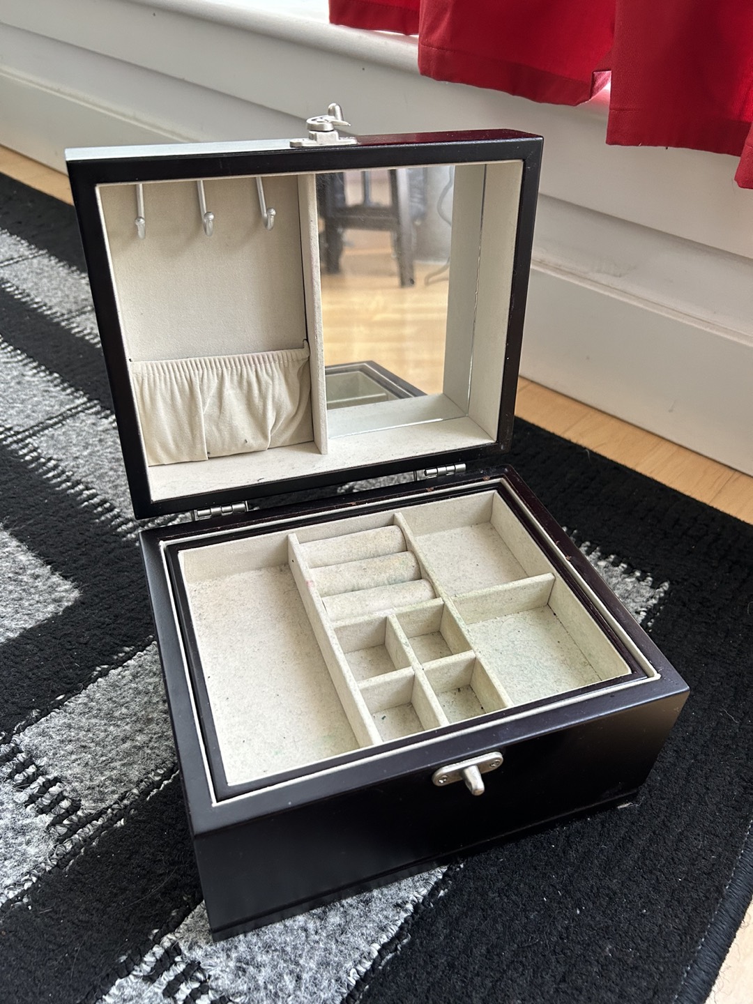 Beautiful jewelry box - photo 2