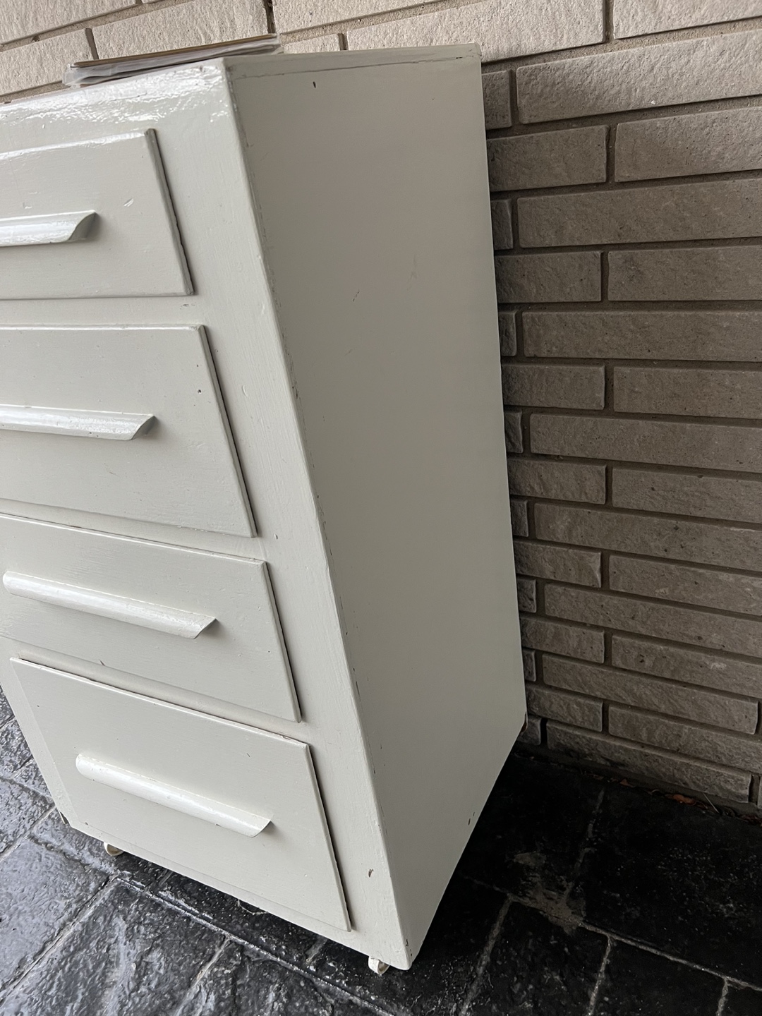Dresser and comics and delivery - photo 2