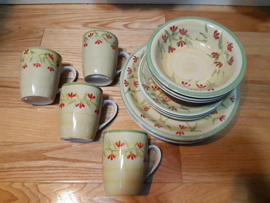 Dish Set - Stoneware - 4 sets (missing 2 pieces)