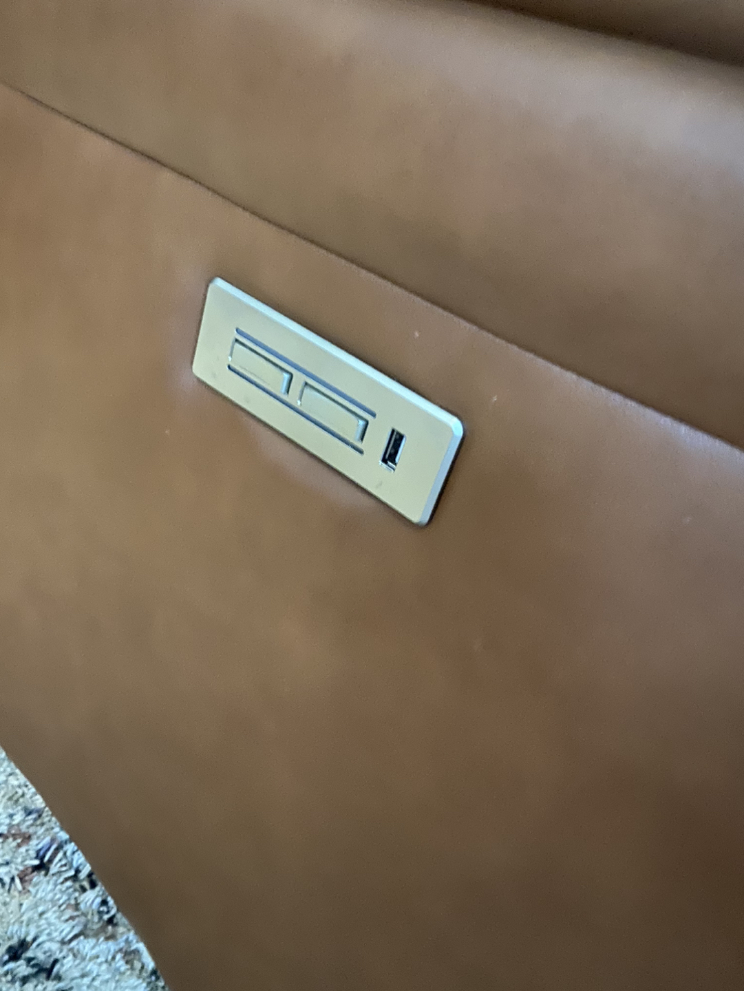 Like NEW Leather Recliner image indicator(4)