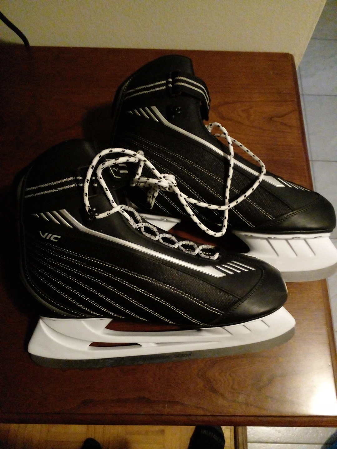 BRAND NEW SKATES!! CHEAP!!