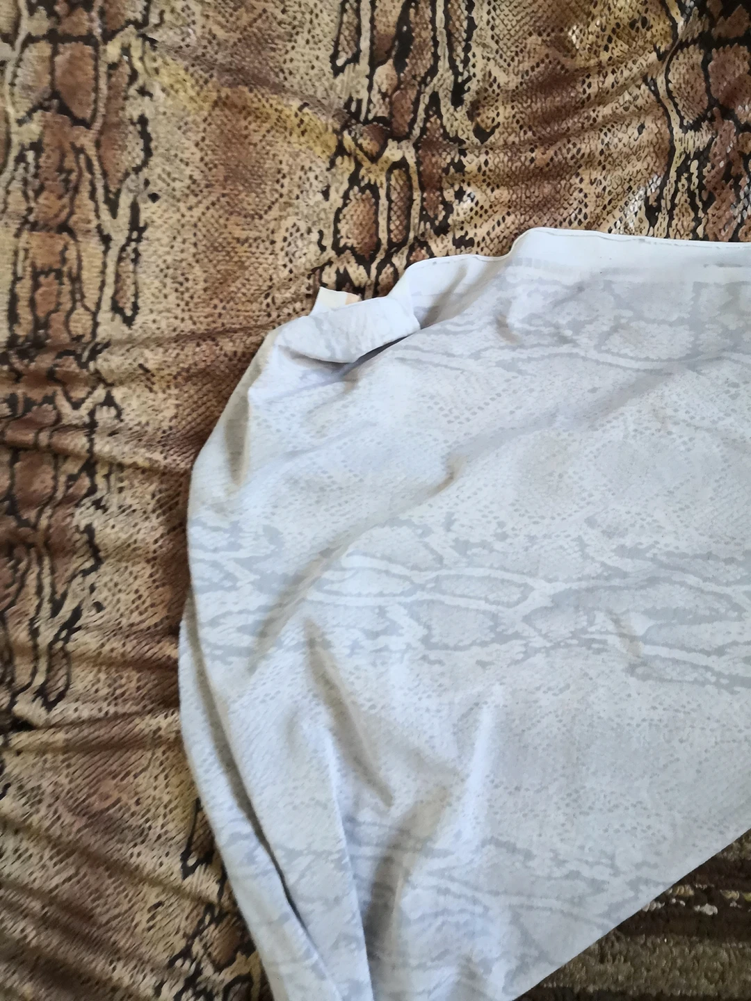 Stretching leopard print fabric - photo 3