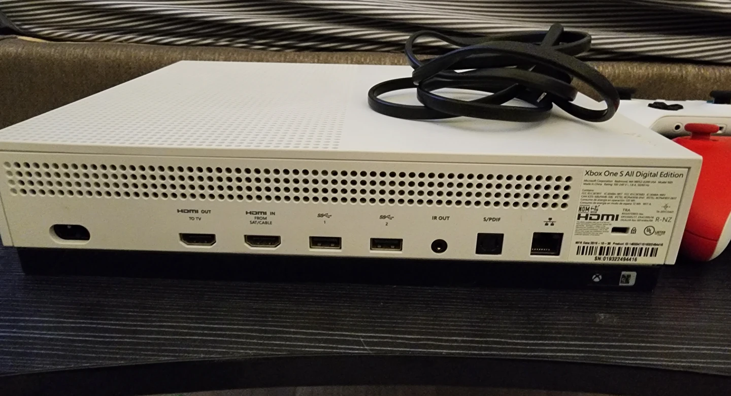 Xbox One S Digital Edition - photo 3