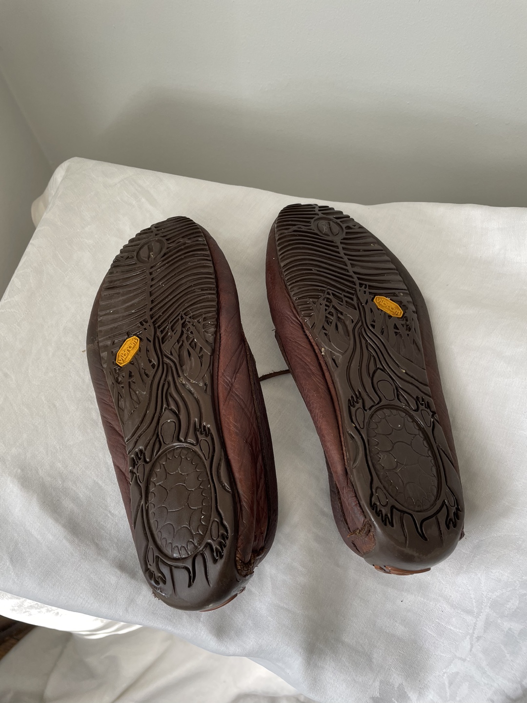 Manitobah moccasins- size 8 - photo 4