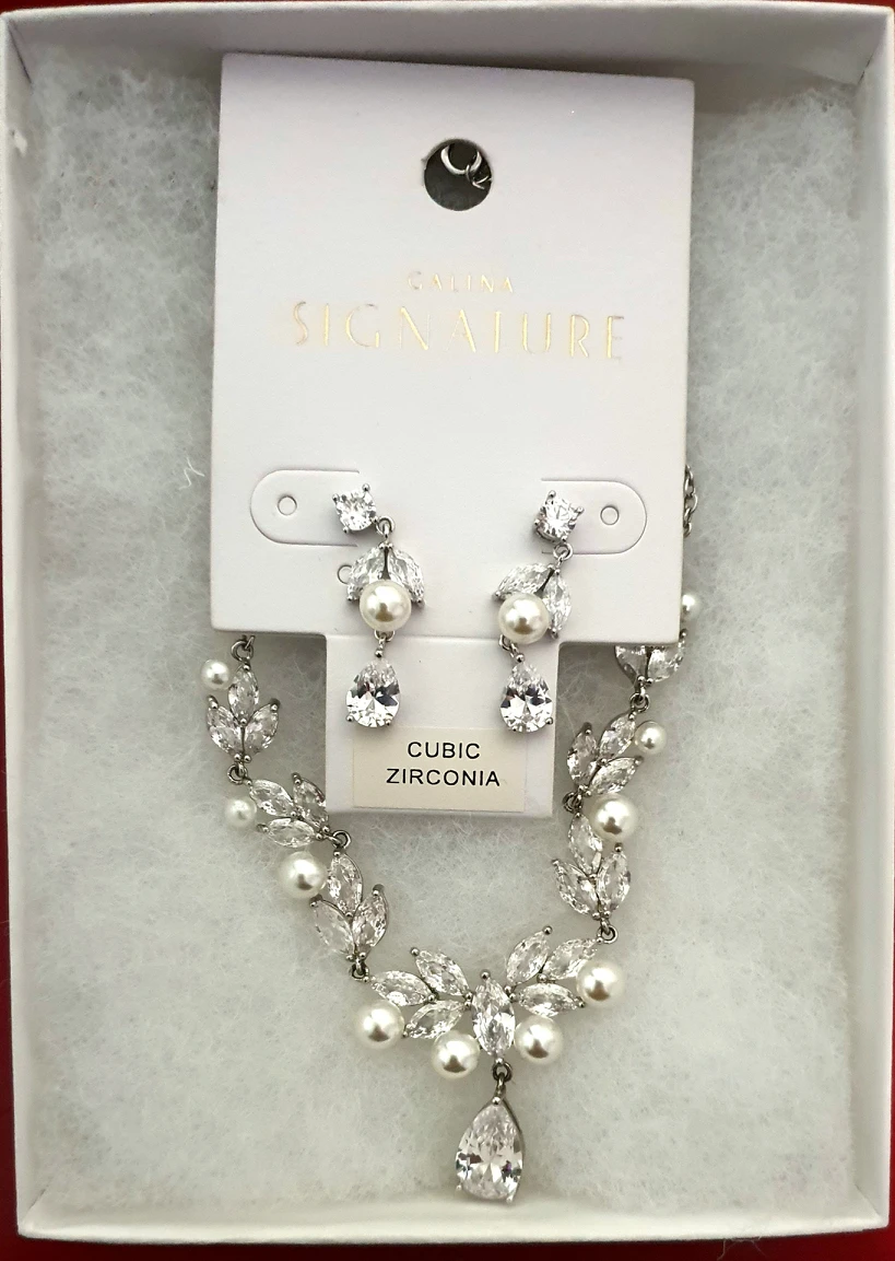 necklace and earrings (david bridal)
